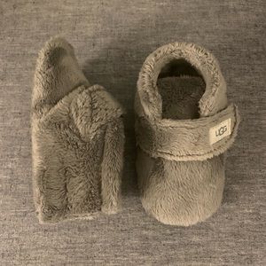 UGG Baby Bixbee 04/05, size M, 12-18 month